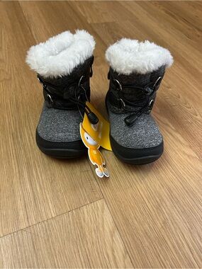BMCiTYBM Toddler 6 Black Gray Winter Snow Boots Faux Fur Lined NWT